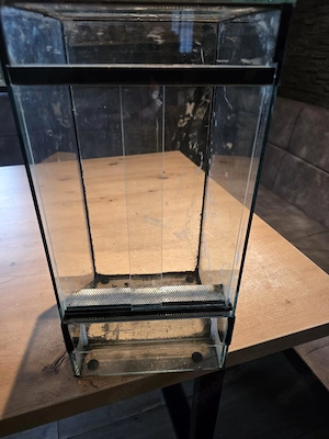 Verschiedene Terrarien