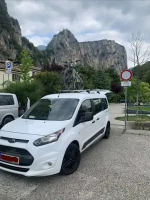 Ford Grand Tourneo Trend