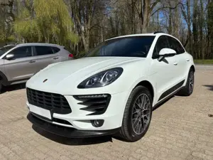 Porsche Macan 2.0T . Panorama Dach. Luftfederung . 20“Alufelgen