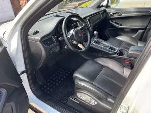 Porsche Macan 2.0T . Panorama Dach. Luftfederung . 20“Alufelgen Bild 5