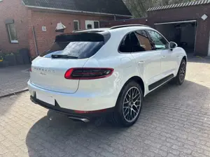 Porsche Macan 2.0T . Panorama Dach. Luftfederung . 20“Alufelgen Bild 3