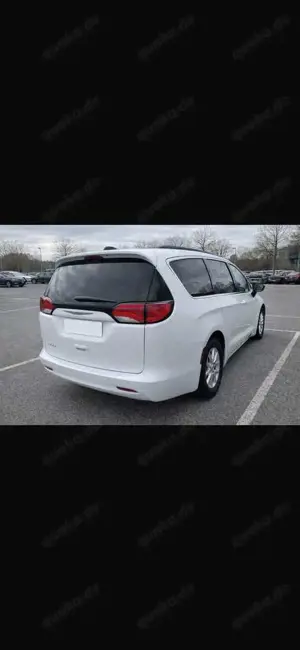 Chrysler Pacifica Voyager