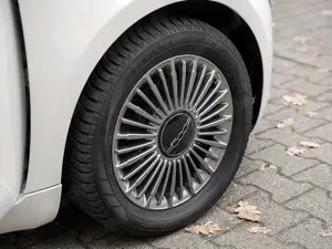 Fiat 500e KLIMA BLUETOOTH UVM. Bild 5