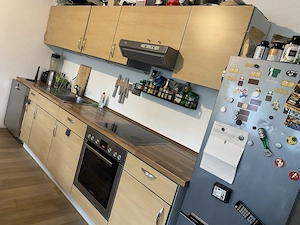Küche mit Kühlschrank Bild 4