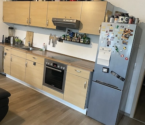 Küche mit Kühlschrank Bild 2