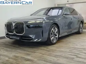 BMW 740 xDr Design Pure Excellence TV Lounge 21Zoll