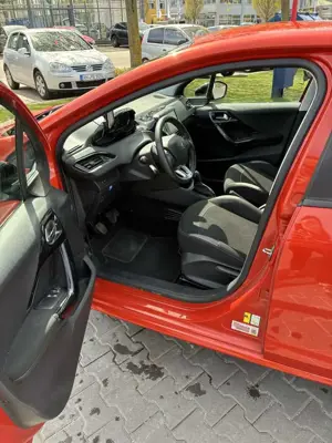 Peugeot 208 Bild 3