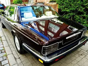 Jaguar XJ40