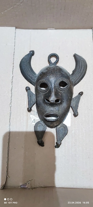 Alte Metall Maske 