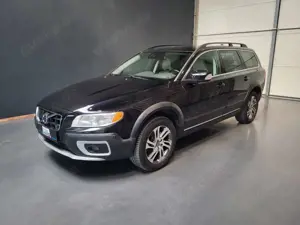 Volvo XC70 2.4 D5 Momentum AWD *Leder| Navi| PDC*