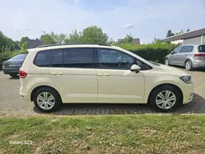 Volkswagen Touran 2.0 TDI SCR DSG Move Bild 2