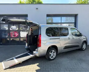 Opel Combo Automatik Behindertengerecht Rollstuhlrampe 5+1