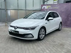 Volkswagen Golf 1.5 eTSI Style Matrix PanoNav Assist DCC