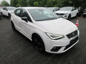 SEAT Ibiza FR Pro Black Edition 1.0 TSI DSG leicht beschädigt NAVI LED GRA ALU CLIMATRONIC Bild 4