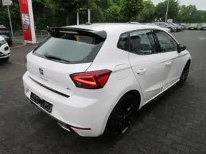 SEAT Ibiza FR Pro Black Edition 1.0 TSI DSG leicht beschädigt NAVI LED GRA ALU CLIMATRONIC Bild 3