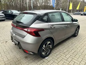 Hyundai i20 1.0 T-GDI 48V-Hybrid DCT Select +Komfort Pak Bild 4