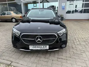 Mercedes-Benz E 220 dT Avantgarde,Distr,AHK,Pano,LED,