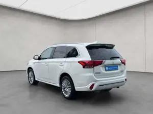 Mitsubishi Outlander Outlander 2.4 4WD Plug-In Hybrid Bild 3