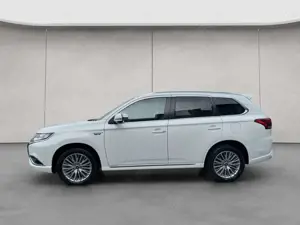 Mitsubishi Outlander Outlander 2.4 4WD Plug-In Hybrid Bild 2