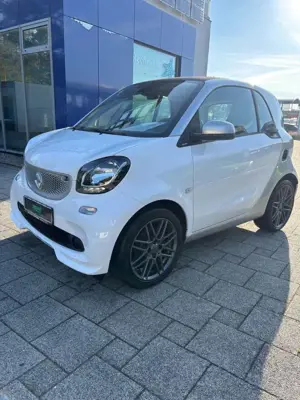 smart forTwo fortwo coupe Basis 66 kW/Brabus Bild 3