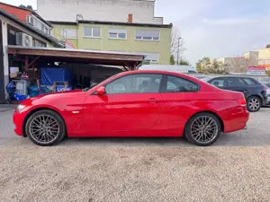 BMW 320 i Coupe Automatik-Leder.-Navi.! Bild 3