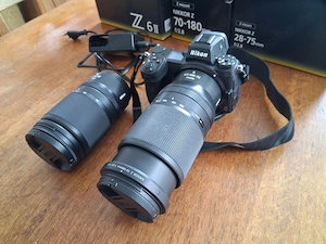 Fotoausrüstung Nikkon Z 6 II mit Objektiven Nikkor Z 28-75 und Nikkor Z 70-180.de