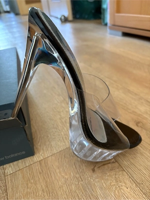High Heels ungetragen 