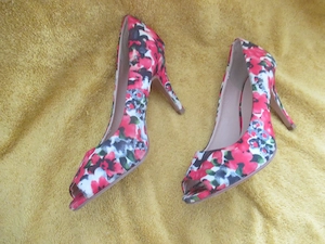Blumen Blüten Flower Power Rockabilly High Heels Stilettos Peep Toes Pumps Schuhe A&F 37- 38  4- 5