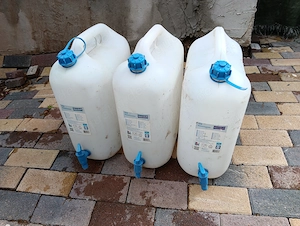 3 Wasserkanister je 20l