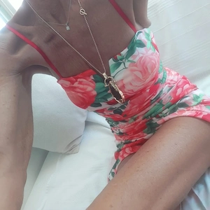 Langbeinige sexy Tina 