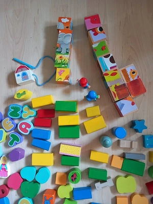 kunterbunte Bauklötze und Holzformen und 2 Stapelpuzzle