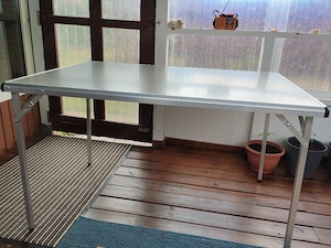 Verkaufe unseren Campingtisch.