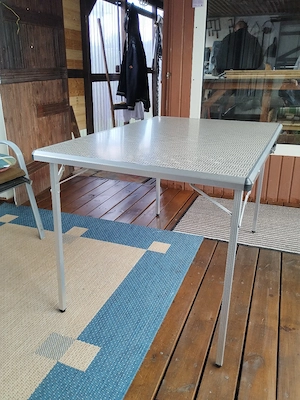 Verkaufe unseren Campingtisch. Bild 3