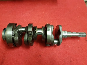 Kubota Kurbelwelle 752 ccm biete eine Kurbelwelle für einen 3 Zylinder kubota Motor an. Versand gege