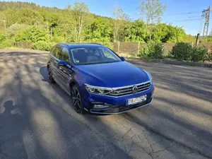 Volkswagen Passat Variant B8 2.0 TDI DSG 4M R-Line DCC Matrix AHK 360° Garan