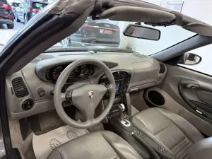 Porsche 996 Carrera Cabriolet *Navi*Leder*Hardtop*PDC Bild 4