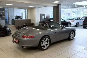 Porsche 996 Carrera Cabriolet *Navi*Leder*Hardtop*PDC Bild 2