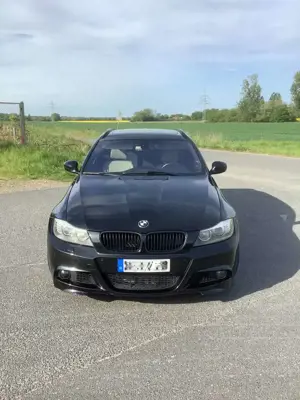 BMW 330 Bild 2