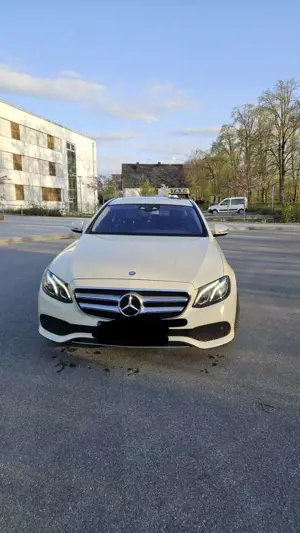 Mercedes-Benz E 220 E 220 d (213.004)
