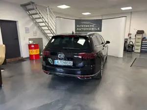 Volkswagen Passat Variant R-Line LED ACC AHK Kamera CarPlay Bild 3