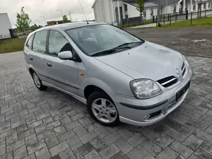 Nissan Almera Tino