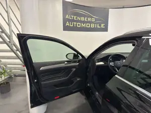 Volkswagen Passat Variant R-Line LED ACC AHK Kamera CarPlay Bild 5