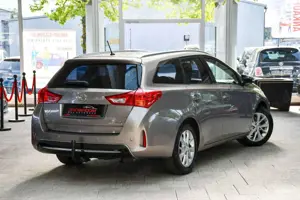Toyota Auris Touring Sports Executive Automatik 1.Hand Bild 2