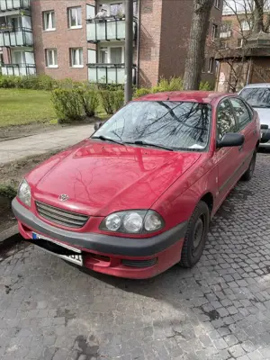 Toyota Avensis 1.6 linea terra