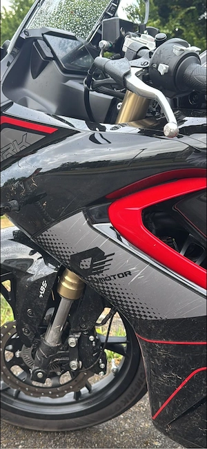 QJ motor srk 125 Motorrad  Bild 4