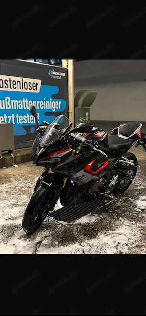 QJ motor srk 125 Motorrad  Bild 2