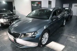 Skoda Superb Combi Ambition*Carplay*ACC*Kamera*BI-Xeno