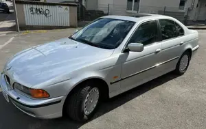 BMW 528 BMW Silber 528i