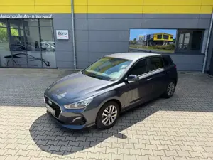 Hyundai i30 YES! KAMERA/NAVI/LED/SHZ/KLIMAA/48000KM*
