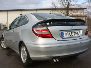 Mercedes-Benz C 220 W 203 Coupe Bild 3